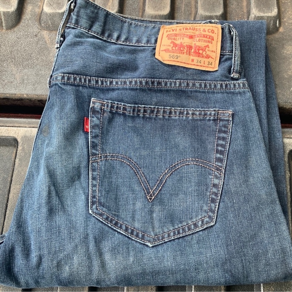 Levi's Blue Relaxed Jeans with Classic Styling